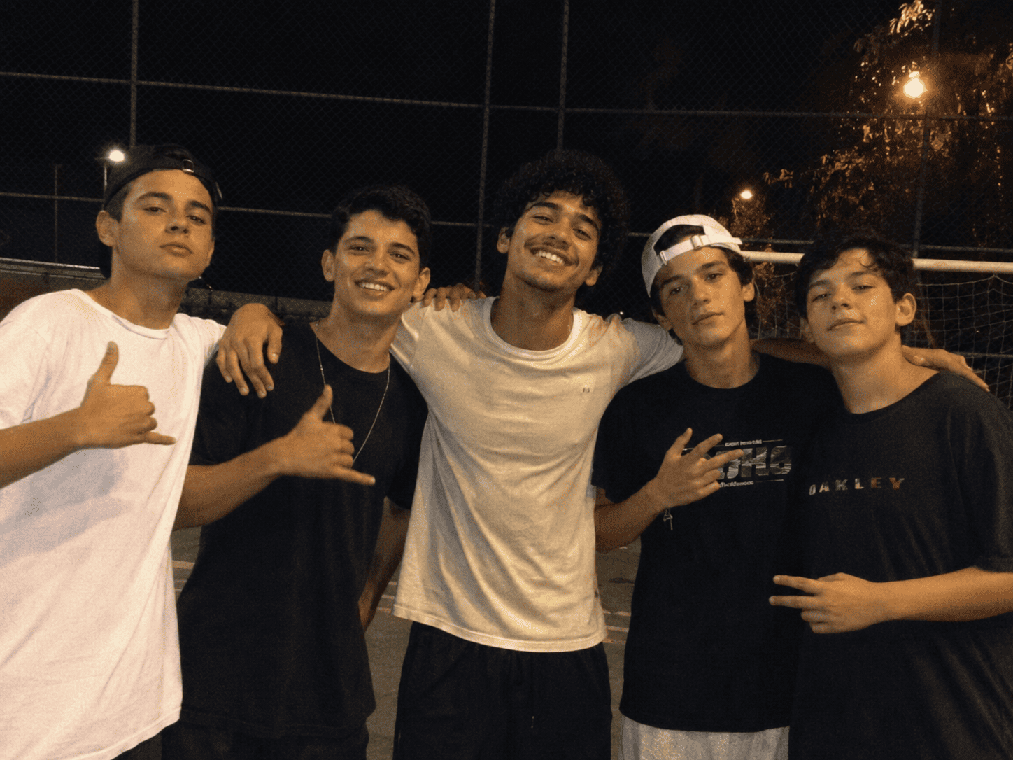Com os amigos do condominio.